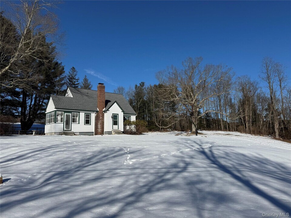 793 Fiddlers Bridge Rd in Rhinebeck, NY - Building Photo