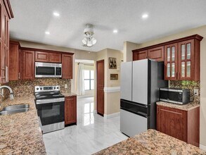 9610 Dunhill Dr in Miramar, FL - Building Photo - Building Photo