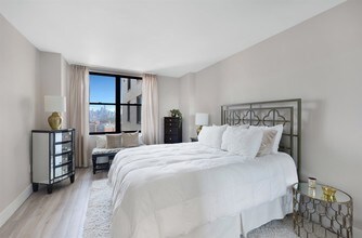 380 Mountain Rd-Unit -911 in Union City, NJ - Building Photo - Building Photo