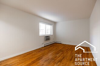 540 W Roscoe St in Chicago, IL - Foto de edificio - Building Photo