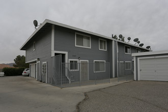 13576 Algonquin Rd in Apple Valley, CA - Building Photo - Primary Photo