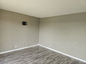 3233 S Staples St in Corpus Christi, TX - Building Photo - Building Photo