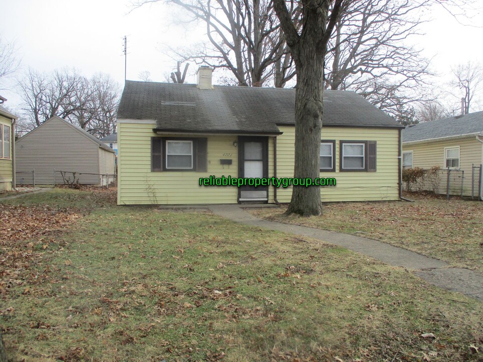 4721 Warsaw St in Fort Wayne, IN - Building Photo