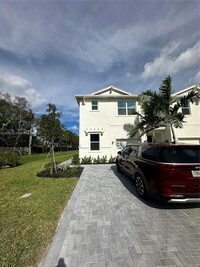 4665 Meyerson Pl in Lake Worth, FL - Foto de edificio - Building Photo