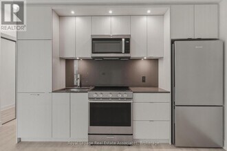 60 Central Park Roadway in Toronto, ON - Building Photo - Building Photo