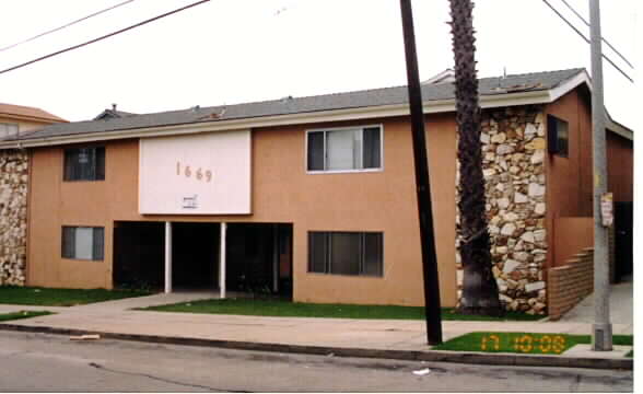 1669-1671 Loma Ave in Long Beach, CA - Foto de edificio - Building Photo