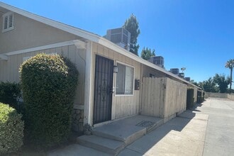 Eucalyptus Apartments in Moreno Valley, CA - Foto de edificio - Building Photo