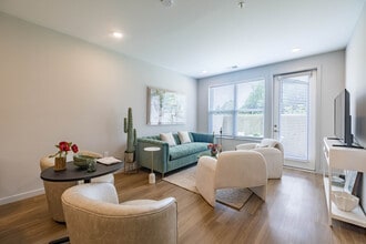 Florence Hall in Florence, KY - Foto de edificio - Interior Photo