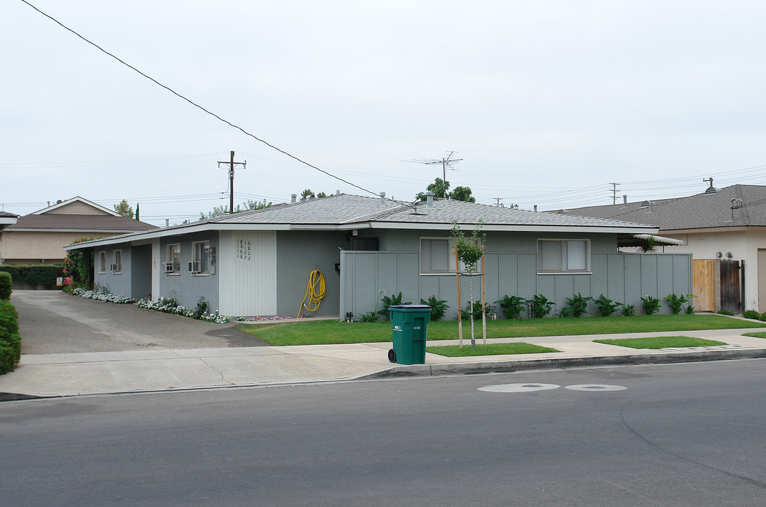 1822 E Palmyra Ave in Orange, CA - Building Photo