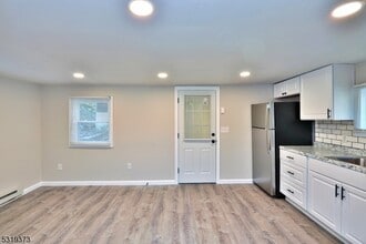 8 Apple Trail in Jefferson, NJ - Building Photo - Building Photo