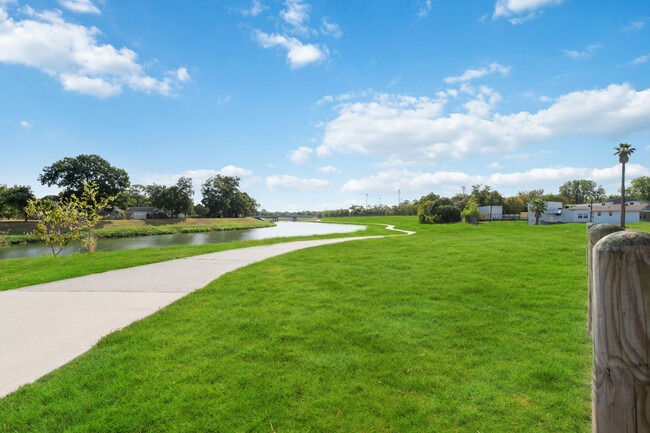 1712 Pasadena St, Unit 4 in Houston, TX - Building Photo - Building Photo