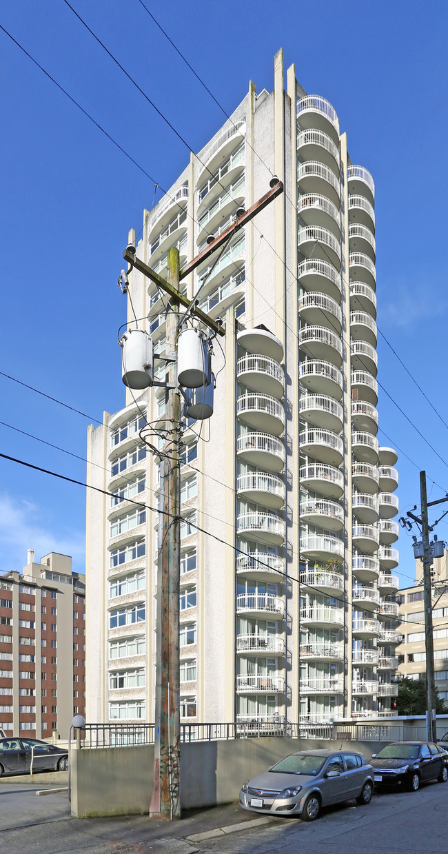 Pacific Surf in Vancouver, BC - Building Photo - Building Photo