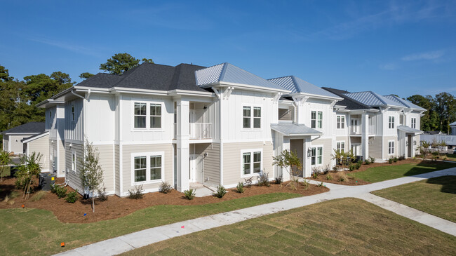 Beaumont Oaks at Porters Neck Apartments & Townhomes in Wilmington, NC - Building Photo - Building Photo