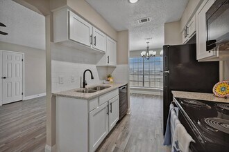 Barrett Creek in North Richland Hills, TX - Foto de edificio - Building Photo