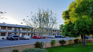 Spring Leaf Apartments in Tempe, AZ - Foto de edificio - Building Photo