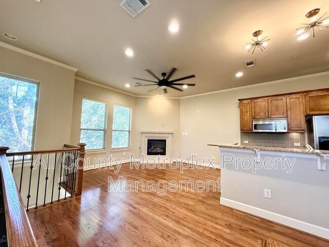 7333 Valley View Ln in Dallas, TX - Building Photo - Building Photo