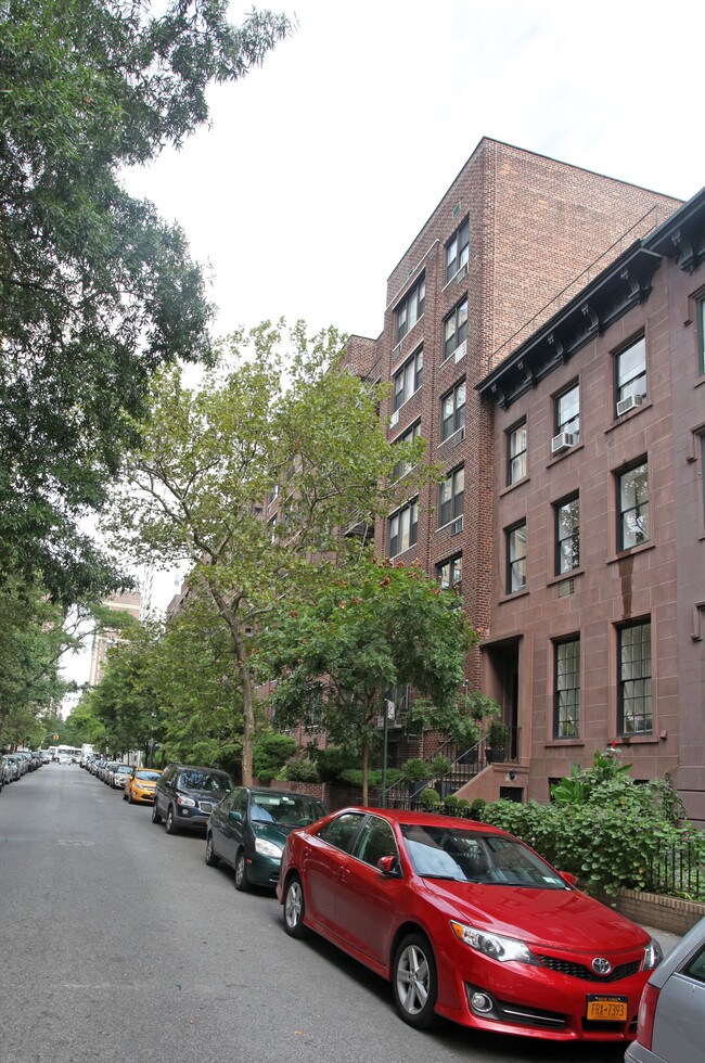 211 E 18th St in New York, NY - Building Photo - Building Photo