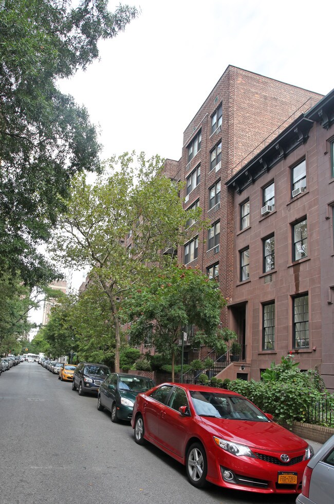 211 E 18th St in New York, NY - Foto de edificio - Building Photo