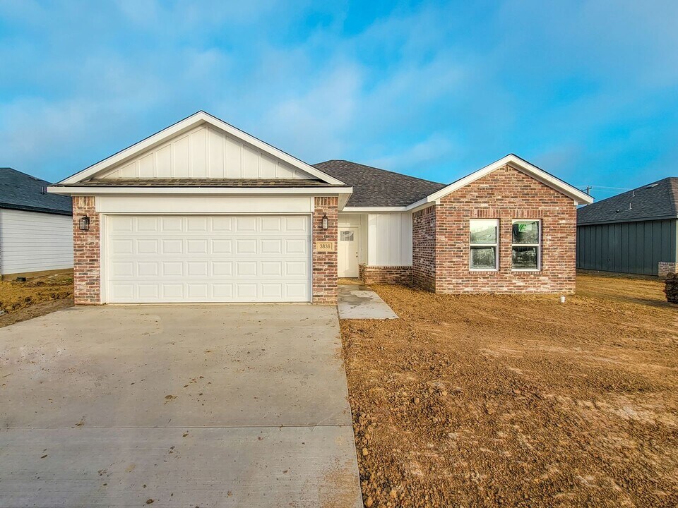 3628 Skylane Ave in Corsicana, TX - Building Photo