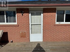 28 Langstone Crescent in Halton Hills, ON - Building Photo - Building Photo