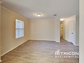 647 Blue Chalk Dr in Cedar Hill, TX - Foto de edificio - Building Photo