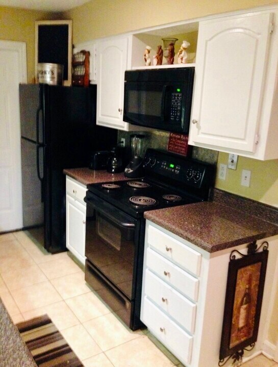 1022 Old Mayhew Rd, Unit 10 in Starkville, MS - Building Photo