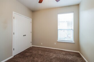 22034 Willow Downs Dr in Tomball, TX - Foto de edificio - Building Photo
