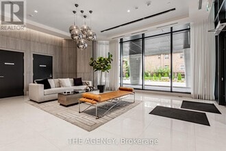 250 Lawrence Ave E in Toronto, ON - Building Photo - Building Photo