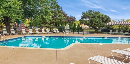 1155 Silverwood Ct, Unit D in Wheeling, IL - Foto de edificio - Building Photo