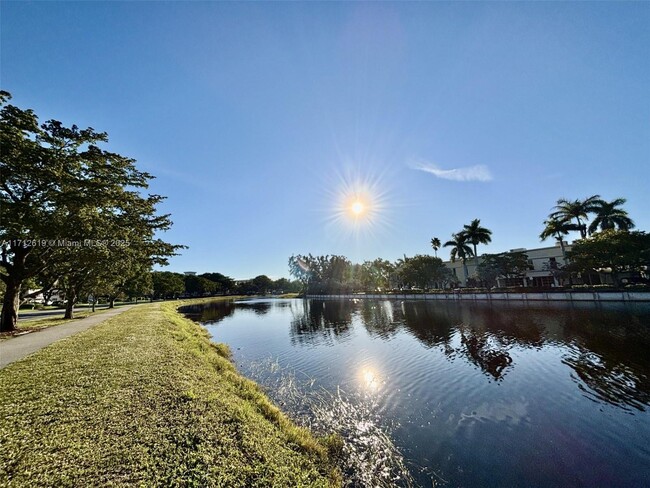 3051 S Palm Aire Dr in Pompano Beach, FL - Foto de edificio - Building Photo