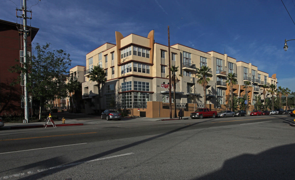 Puerta Del Sol in Los Angeles, CA - Foto de edificio