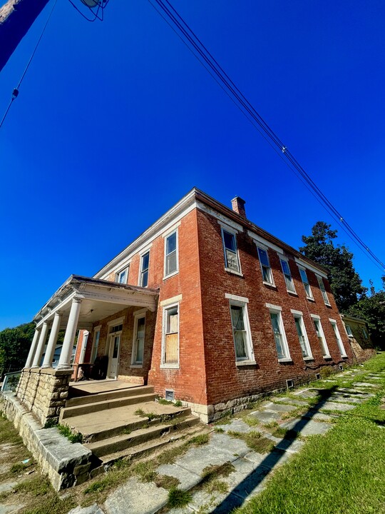 401 Kentucky St in Louisiana, MO - Building Photo