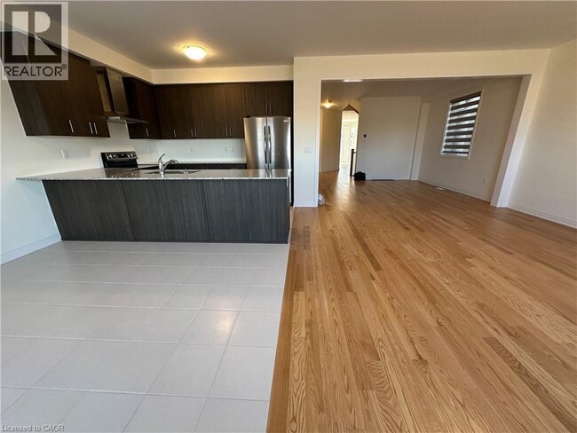 884 Douro St in Stratford, ON - Building Photo - Building Photo