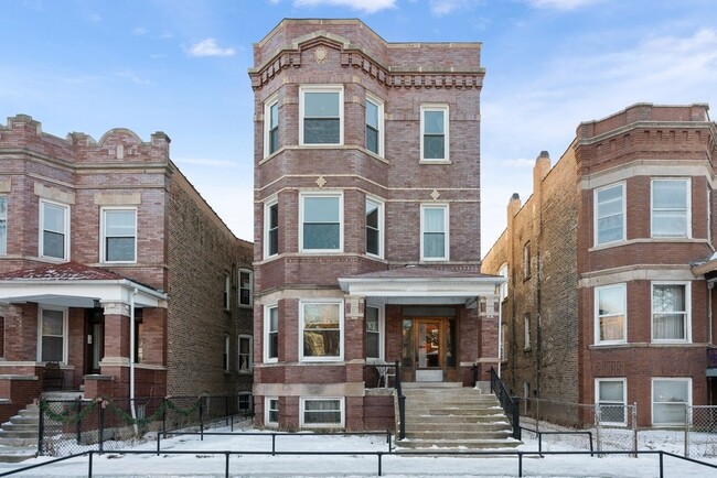 2341 W Cortez St in Chicago, IL - Building Photo - Building Photo