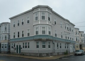 102-114 Water St in Lawrence, MA - Building Photo