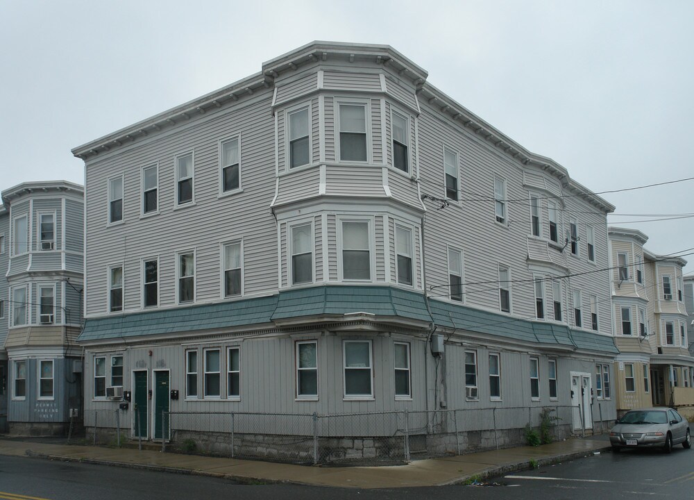 102-114 Water St in Lawrence, MA - Foto de edificio