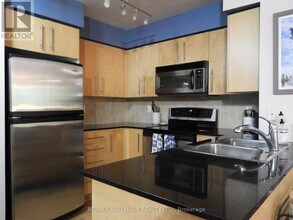 219 Fort York Blvd in Toronto, ON - Building Photo - Building Photo