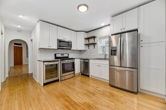 2520 W Cortez St, Unit 2R in Chicago, IL - Foto de edificio - Building Photo