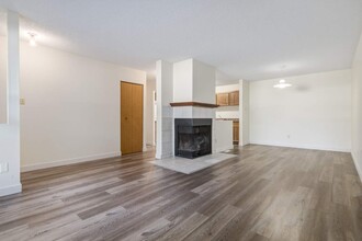 Huntington Hill Coachhomes in Edmonton, AB - Building Photo - Building Photo