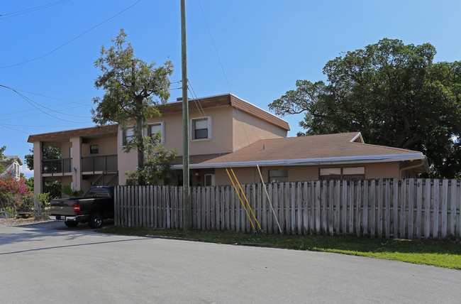 The Hatch Cover in Oakland Park, FL - Building Photo - Building Photo