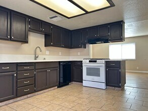 429 S Sunset St in Ridgecrest, CA - Building Photo - Building Photo