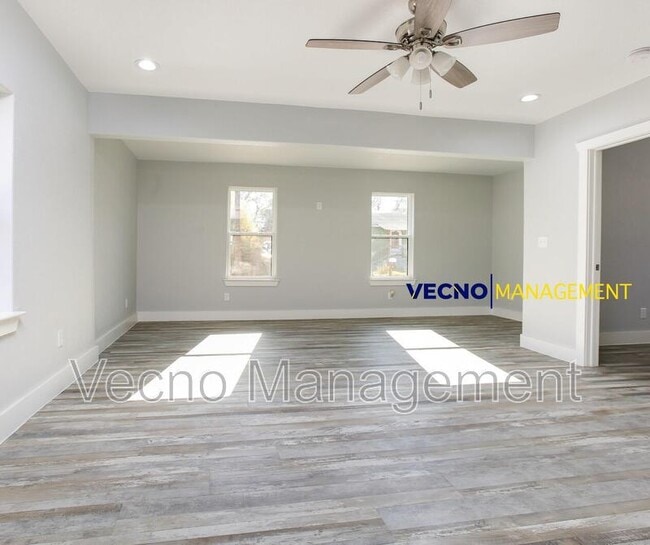 129 E Torrey St in New Braunfels, TX - Building Photo - Building Photo