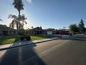 6213 Green Garden Dr in Bakersfield, CA - Foto de edificio - Building Photo