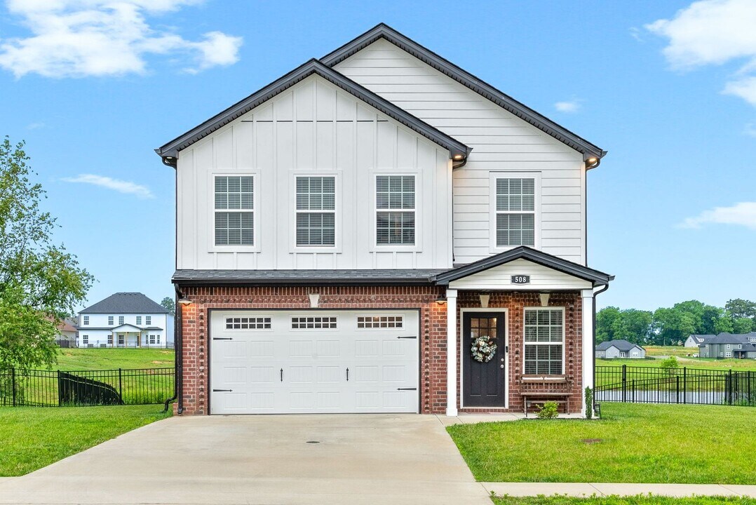 508 Castle Pinckney Ln in Clarksville, TN - Building Photo
