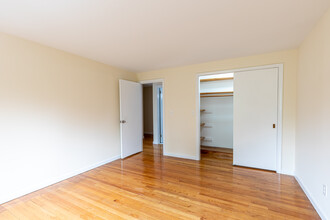 115 S Main St in West Hartford, CT - Building Photo - Interior Photo