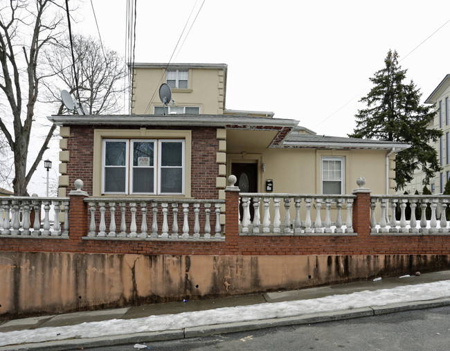 69 Starbuck St in Staten Island, NY - Building Photo - Building Photo