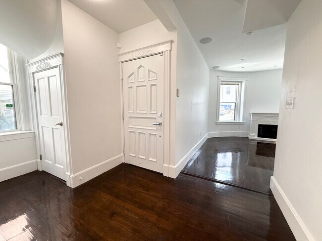 38 Cameron St in Brookline, MA - Foto de edificio - Building Photo