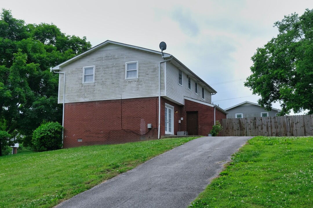 601 McPherson Ct S in Nashville, TN - Building Photo