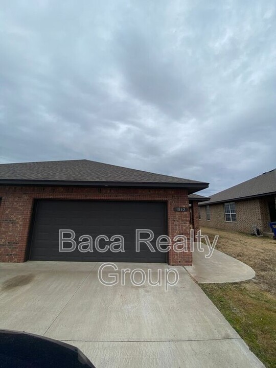 1842 Post Oak Rd in El Reno, OK - Building Photo