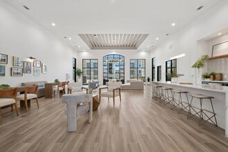The One at Columbia in Columbia, SC - Foto de edificio - Building Photo
